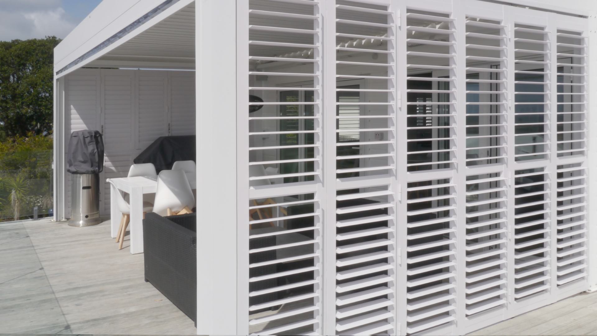 Plantation style patio blinds brighten outdoor space in Auckland home